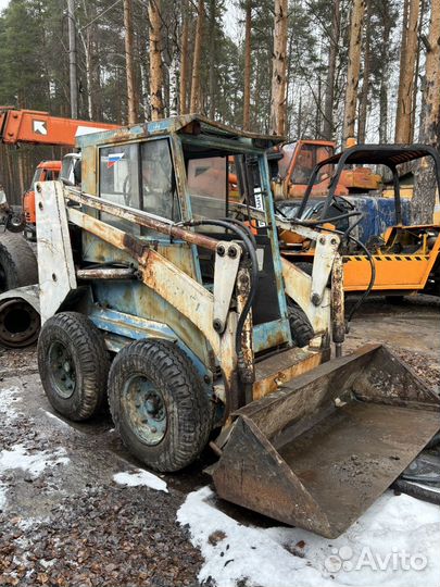 Мини-погрузчик Уралвагонзавод ПУМ-500, 1995