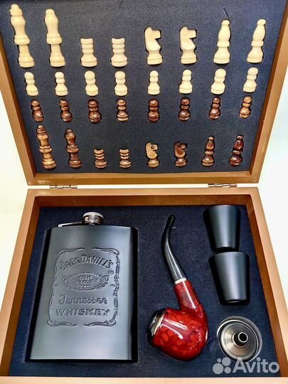 Подарочный набор шахматы/фляга