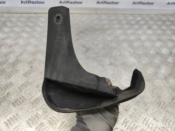 Брызговик задний правый Toyota Corolla 9 E120 1.4