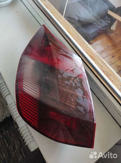 Задняя левая фара на renault grand scenic