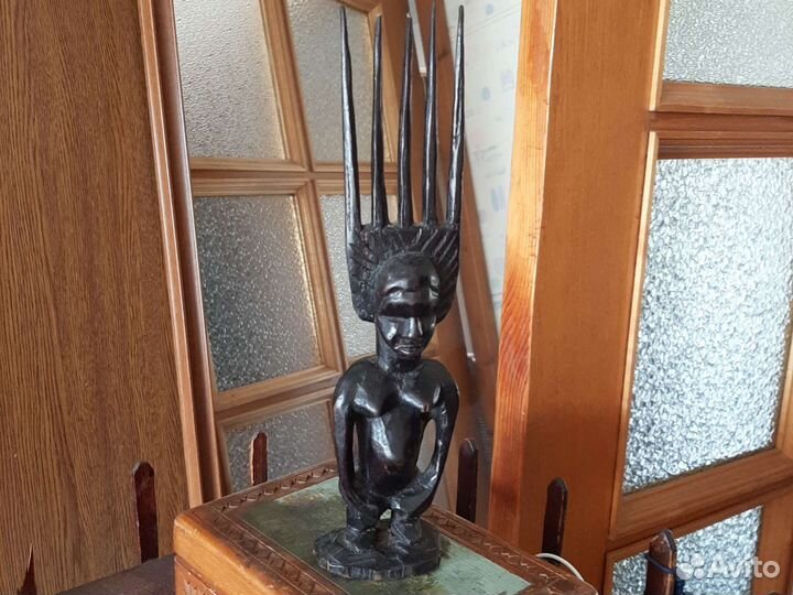 Статуэтка из дерева Африка
