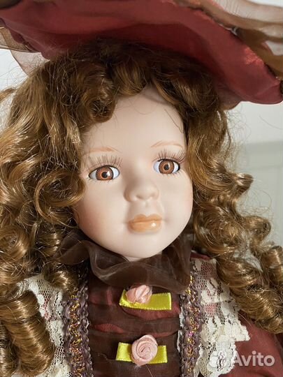 Кукла фарфор