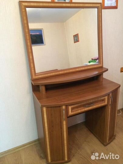 Туалетный столик/трюмо 