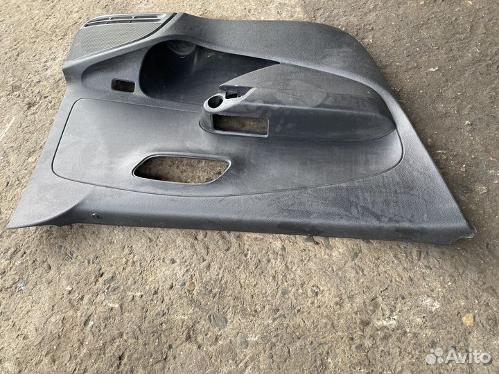 Обшивка двери передняя левая Volkswagen Polo седан