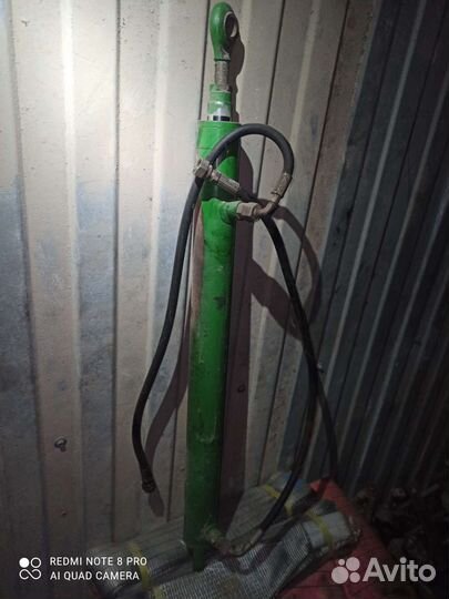 Гидро цилиндр поворота шнека комбайна john deere