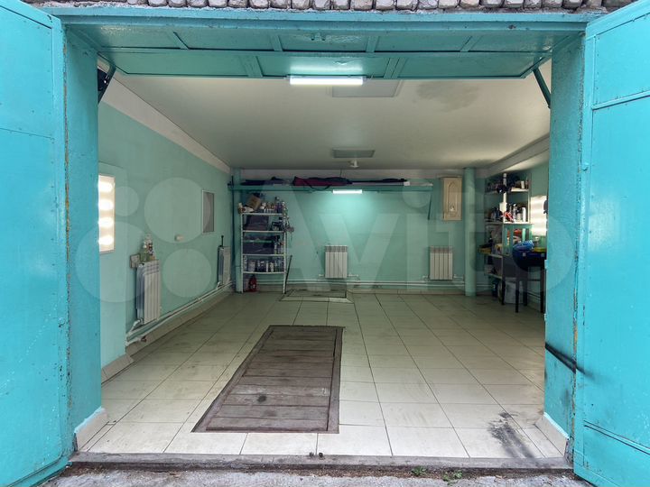 Гараж, > 30 м²