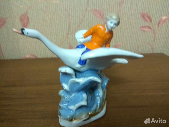 Фарфоровая статуэтка, 