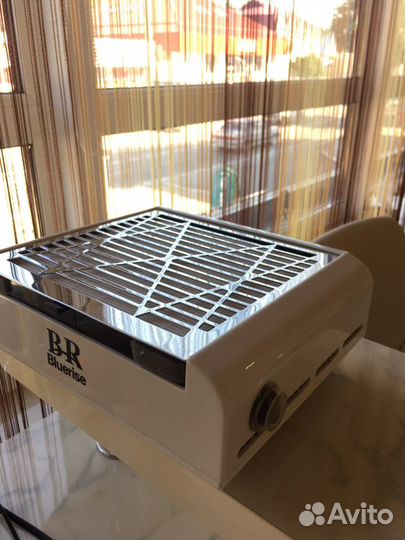 Маникюрная вытяжка