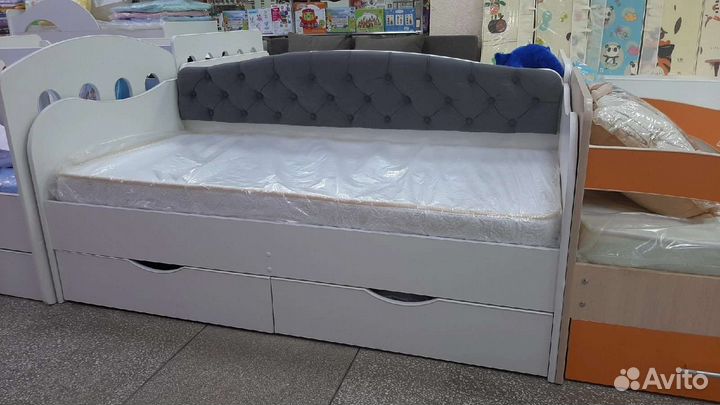 Кровать Софа с каретной стяжкой (новая)