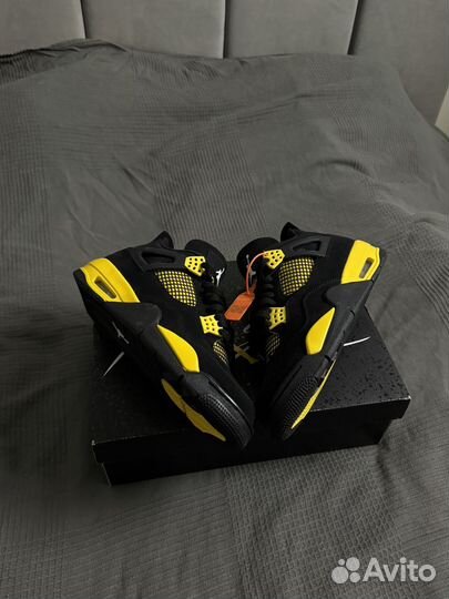 Nike air Jordan 4 thunder
