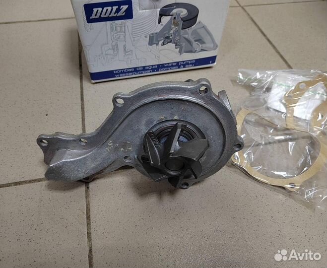 Помпа водяной насос Audi 80 B2 / Passat B2 dolz