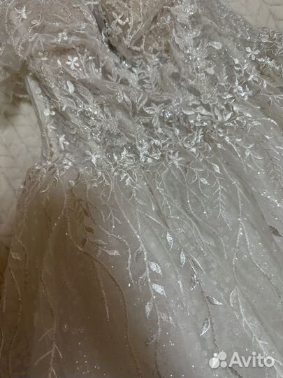 Свадебное платье со шлейфом