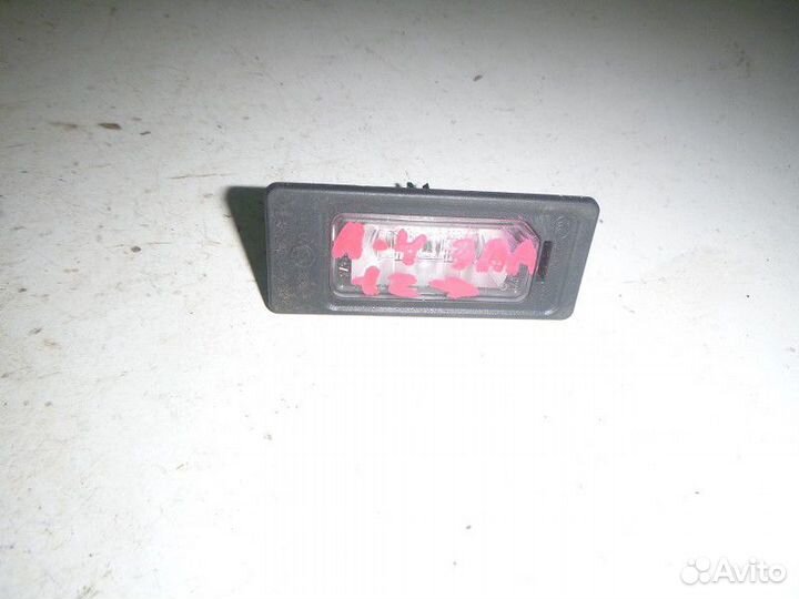 Плафон освещения номера audi A4 B8 2007