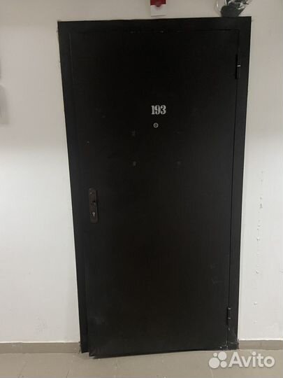 Входная железная дверь