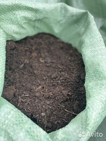 Перегной и чернозем в мешках