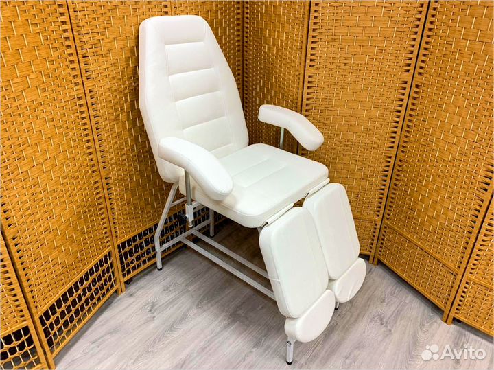 Косметологическое кресло. Педикюрное кресло