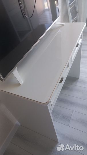 Косметический столик