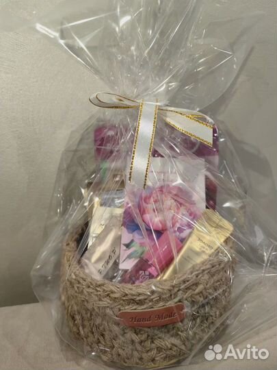 Подарочный набор для женщин бьюти бокс в корзинке