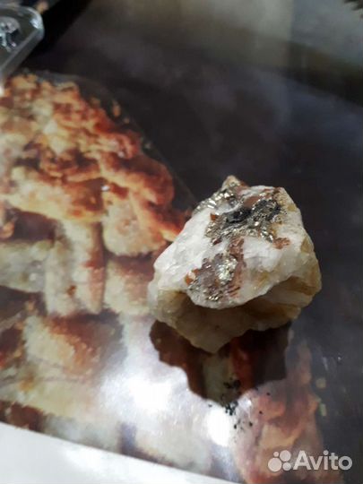 Пирит в кварце