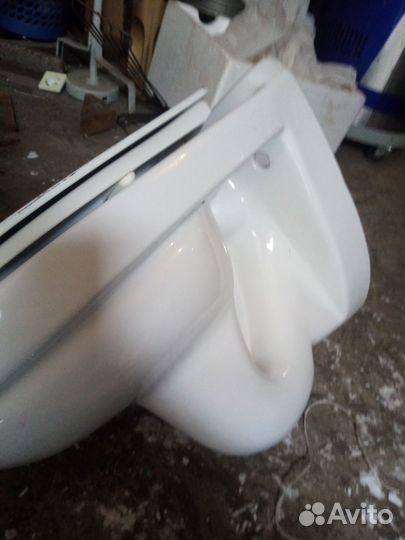 Чаша подвесного унитаза