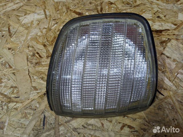 Поворотник передний mercedes w126