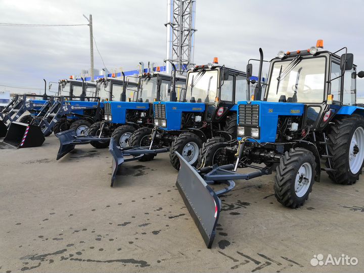 Беларус 82 с отвалом и щеткой