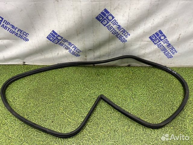 Уплотнительная резинка боковой двери передняя
