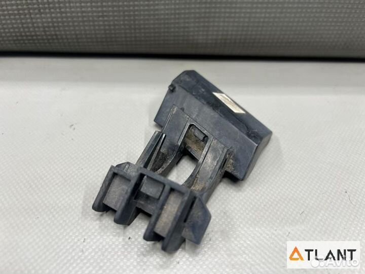 Крепление бампера задняя левая toyota prius