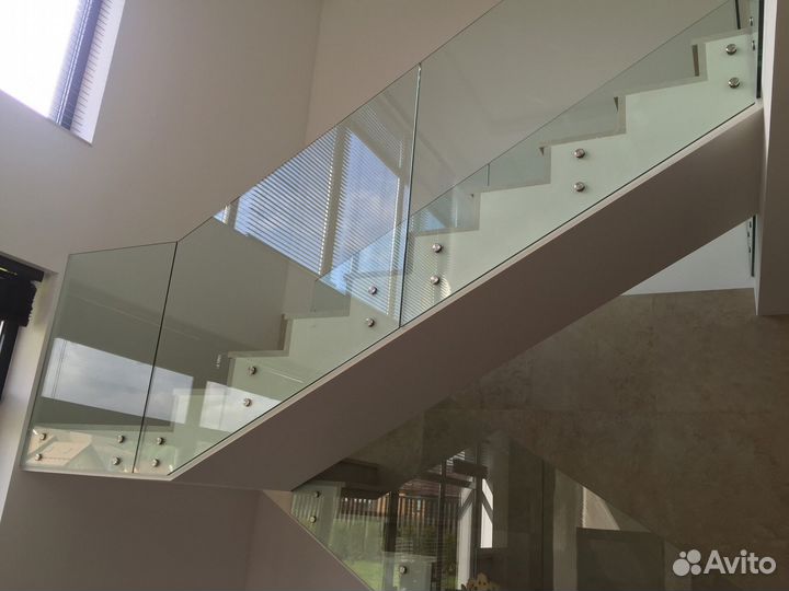 Стеклянные ограждения дома