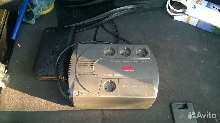 Источник бесперебойного питания APC back-UPS 525 н