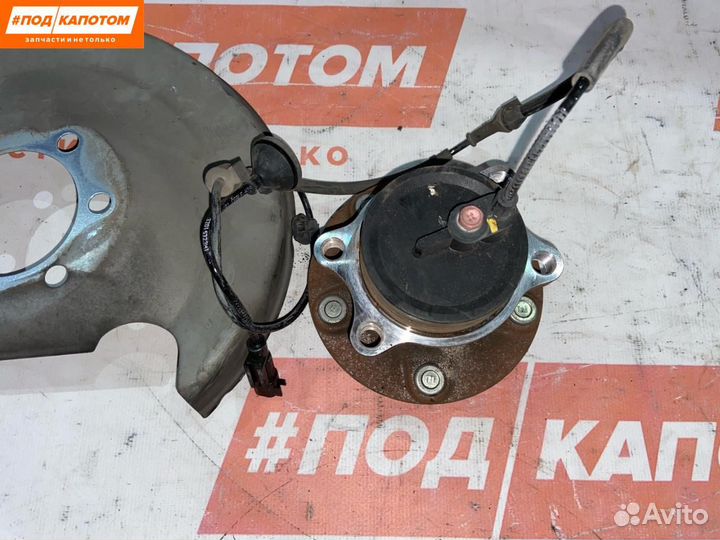 Кулак задний Mitsubishi Outlander 3 2-й рест. 2015