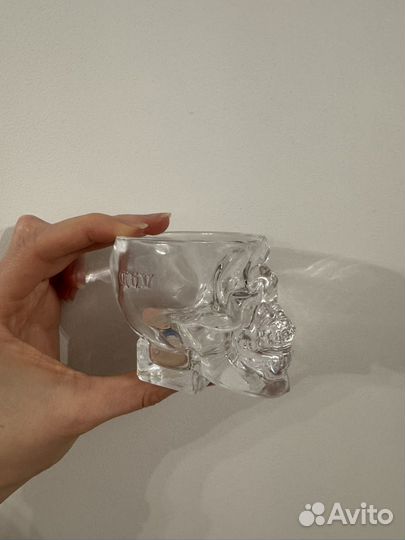 Пустая бутылка и стопка череп Crystal Head