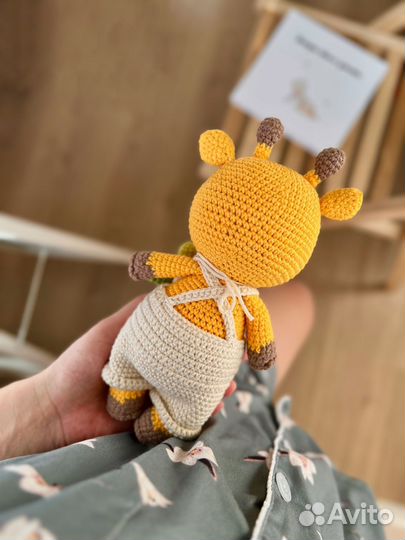 Игрушка жираф вязаная