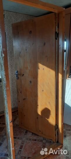 Продам дверь деревянную для частного дома