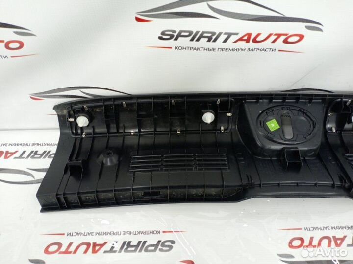 Накладка замка багажника Kia Stinger 1 G6DP