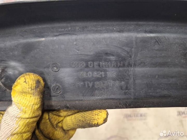 Пыльник правого крыла Audi Q7 2005