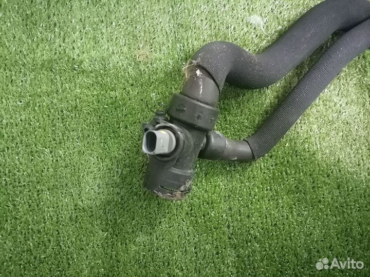 Патрубок охлаждения (радиатора) 8E0121049 Audi A4