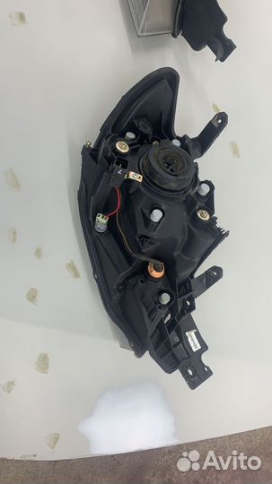 Фары mitsubishi outlander 2006г