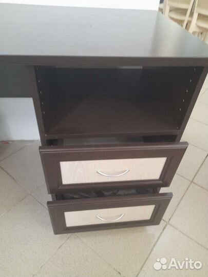 Стол письменный