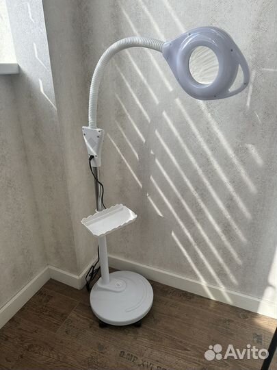 Косметологическая лампа лупа