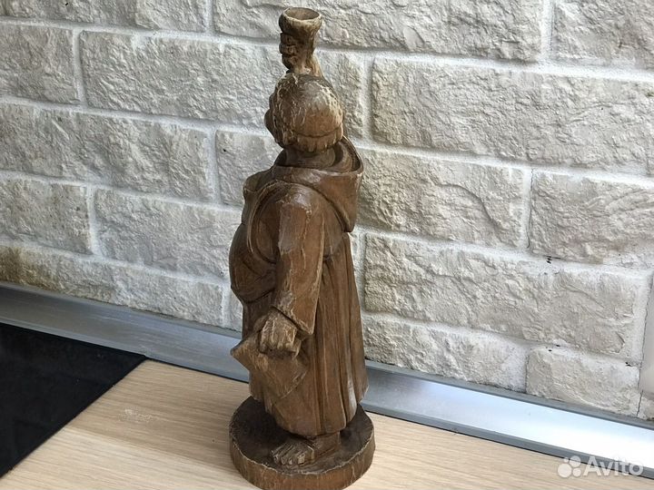 Статуэтка из дерева