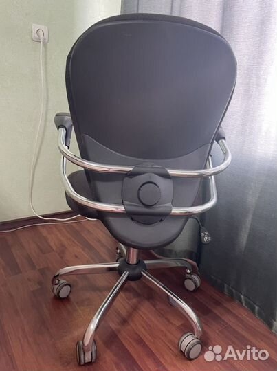 Офисное кресло