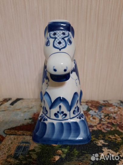 Статуэтка гжель и чайник