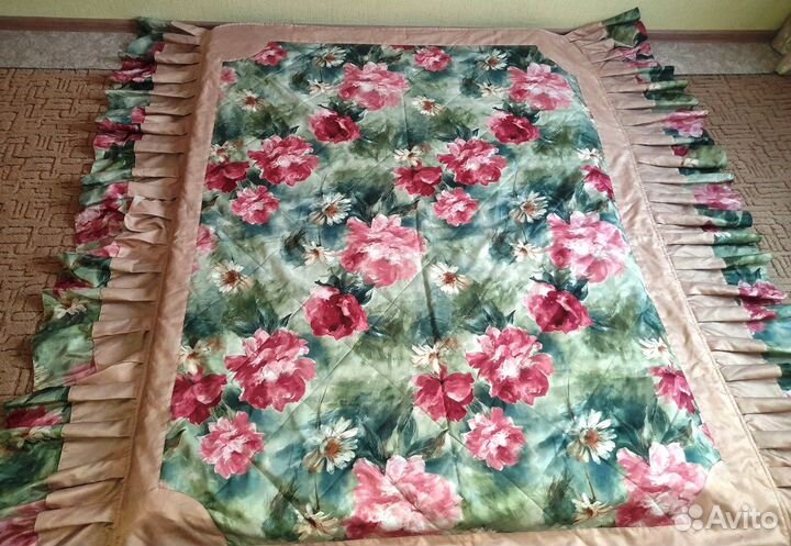 Покрывало и 3 подушечки