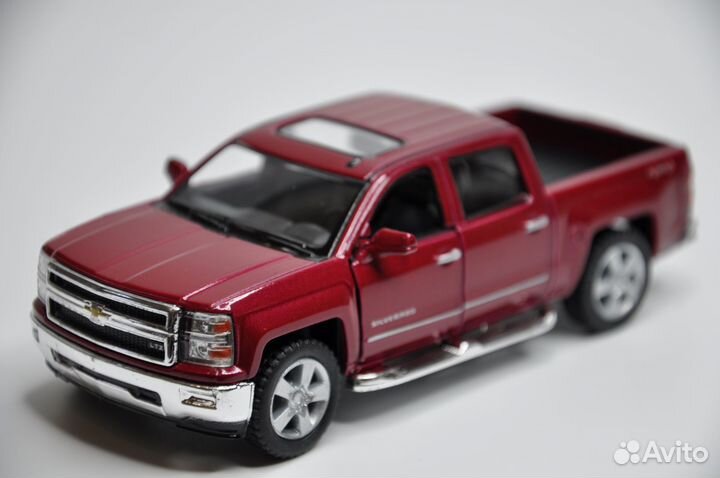 Модель автомобиля Chevrolet Silverado металл