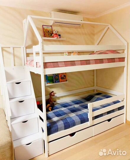 Кровать в наличии двухьярусная белая