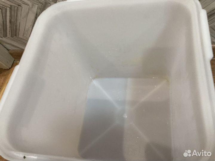 Контейнер пластиковый с крышкой