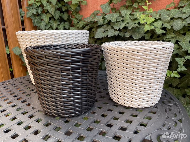 Кашпо для цветов из ротанга
