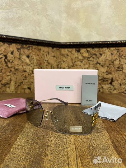 Солнцезащитные очки MIU MIU
