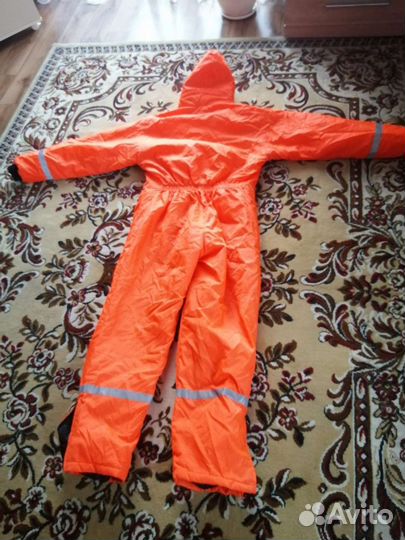 2 комбинезона зимние продам